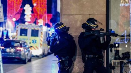 Strasburgo. Non ce l’ha fatta il giornalista italiano Antonio Megalizzi gravemente ferito nell’attacco al mercatino di Natale Strasburgo. Non ce l’ha fatta il giornalista italiano Antonio Megalizzi gravemente ferito nell’attacco al mercatino di Natale
