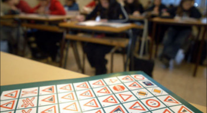 Truffa all'esame della patente: telefonico ed auricolare per rispondere ai test. Sorpresi e denunciati dai Carabinieri item-thumbnail
