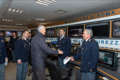 Il buon anno del Capo della Polizia dalla Sala Operativa della Questura di Roma item-thumbnail