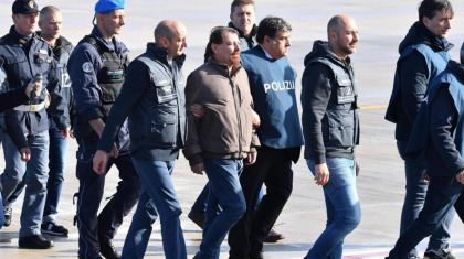 Cesare Battisti arrivato in Italia, è stato trasferito “per ragioni di sicurezza” nel carcere di Oristano Cesare Battisti arrivato in Italia, è stato trasferito “per ragioni di sicurezza” nel carcere di Oristano