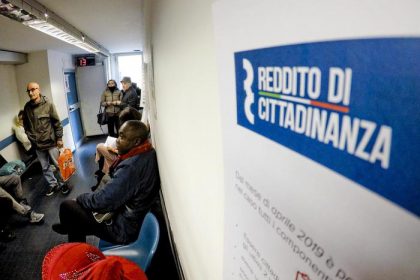 Reddito di cittadinanza, terzo giorno : 114mila domande. Parità Campania-Lombardia item-thumbnail