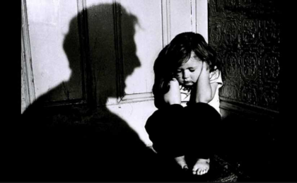 Taranto, una mamma violentava i suoi figli insieme al compagno e un amico: arrestati item-thumbnail