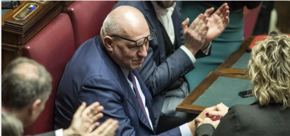 La politica perde una persona seria. Guido Crosetto lascia il Parlamento per una scelta di vita La politica perde una persona seria. Guido Crosetto lascia il Parlamento per una scelta di vita