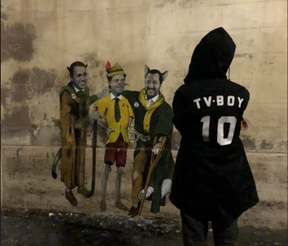 Conte è Pinocchio, Salvini e Di Maio il gatto e la volpe: la nuova opera di Tvboy a Roma item-thumbnail