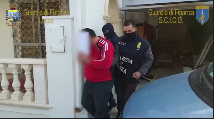Blitz antidroga della Finanza: smantellato un pericoloso clan della Sacra Corona Unita Blitz antidroga della Finanza: smantellato un pericoloso clan della Sacra Corona Unita