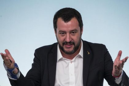 Migranti: Salvini, Conte, Di Maio e Toninelli indagati. Il ministro dell’Interno: “Per me i porti rimarranno chiusi” item-thumbnail