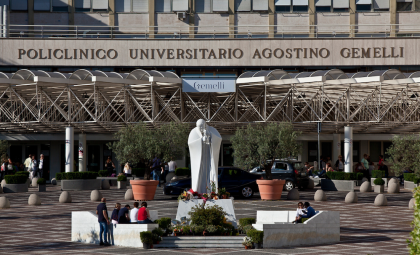 La bimba lanciata dal terzo piano a Taranto è finalmente fuori pericolo item-thumbnail