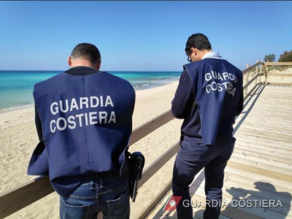 Dirigenti e funzionari del Comune di Taranto denunciati. La Guardia Costiera sequestra stabilimento balneare Dirigenti e funzionari del Comune di Taranto denunciati. La Guardia Costiera sequestra stabilimento balneare