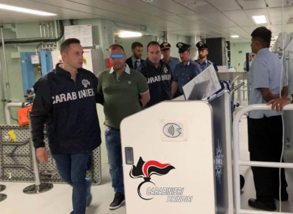 La crociera finisce con l’ arresto per uno tre rapinatori delle Poste di Brindisi finiti in manette La crociera finisce con l’ arresto per uno tre rapinatori delle Poste di Brindisi finiti in manette