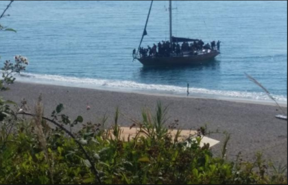 Dov’è finita la chiusura dei porti promessa da Salvini ? 83 migranti pakistani sbarcano a Taranto item-thumbnail