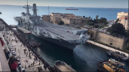 La portaerei Cavour nel bacino di Taranto per un restyling da 70 milioni di euro La portaerei Cavour nel bacino di Taranto per un restyling da 70 milioni di euro