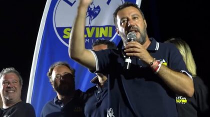 Salvini dalle spiagge pugliesi:”Politici alzino il culo, a Ferragosto si lavora” item-thumbnail