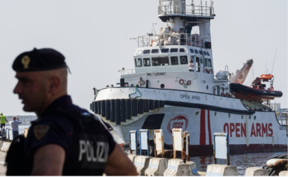 Ispezione dei medici sulla Open Arms ferma davanti a Lampedusa. La Procura apre fascicolo per abuso d’ufficio item-thumbnail