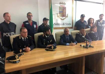 Cocaina nella movida leccese. 13 arresti fra i quali un ex calciatore Cocaina nella movida leccese. 13 arresti fra i quali un ex calciatore