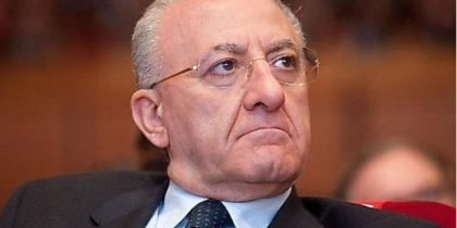 Il governatore campano De Luca (Pd) indagato per falso e truffa Il governatore campano De Luca (Pd) indagato per falso e truffa
