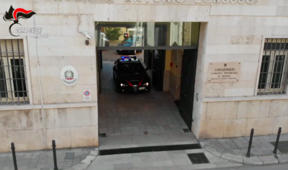 Droga, estorsioni e armi: maxi blitz dei Carabinieri a Brindisi Droga, estorsioni e armi: maxi blitz dei Carabinieri a Brindisi