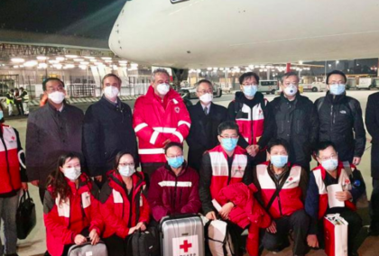 Coronavirus, medici cinesi arrivati a Roma con 31 tonnellate di materiale sanitario Coronavirus, medici cinesi arrivati a Roma con 31 tonnellate di materiale sanitario
