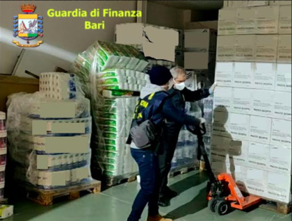 Sequestrati oltre 35mila articoli sanitari in Puglia in vendita illecita per il CoronaVirus Sequestrati oltre 35mila articoli sanitari in Puglia in vendita illecita per il CoronaVirus