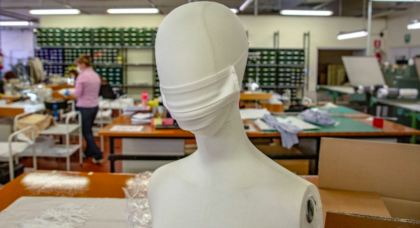 Coronavirus: molti brand di moda stanno producendo mascherine per medici e infermieri Coronavirus: molti brand di moda stanno producendo mascherine per medici e infermieri