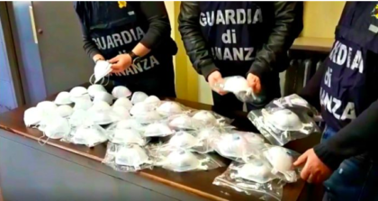 La Guardia Finanza sequestra altre 23.000 mascherine. Coinvolto a Massafra anche il solito nome “eccellente”…. item-thumbnail