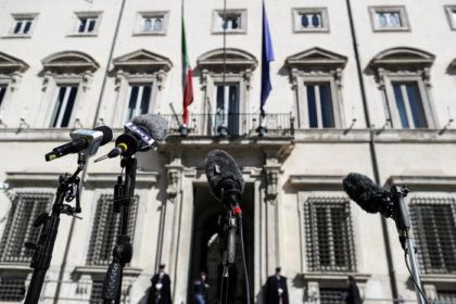 Il Governo garantisce con i soldi degli italiani una liquidita’ di 750 miliardi alle imprese item-thumbnail