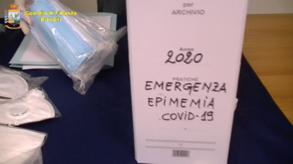 La Guardia di Finanza di Brindisi blocca una truffa sulle mascherine e sequestra oltre 700mila euro La Guardia di Finanza di Brindisi blocca una truffa sulle mascherine e sequestra oltre 700mila euro
