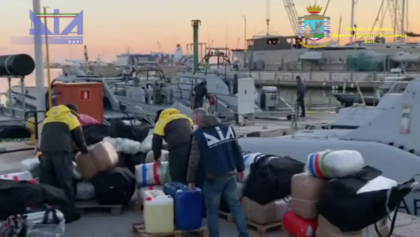 La Dia e la Finanza di Bari arrestano due scafisti. Sequestrata una tonnellata di droghe item-thumbnail