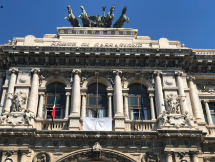 Cassazione, Procura Generale, Consiglio di Stato espongono lenzuolo bianco ricordando la strage a Capaci item-thumbnail