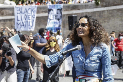 Stella Jean la stilista che ha conquistato la piazza antirazzista di Roma item-thumbnail