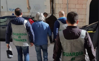 Truffe: 4 mln litri gasolio, 13 arresti operati dalla Guardia di Finanza di Taranto Truffe: 4 mln litri gasolio, 13 arresti operati dalla Guardia di Finanza di Taranto