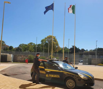 Assunzioni in cambio di voti, perquisizioni a Bari. Assunzioni in cambio di voti, perquisizioni a Bari.