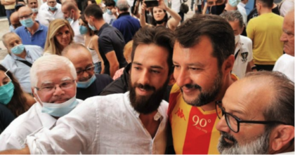 Comizio a Benevento senza mascherina, Salvini paga una multa di 280 euro Comizio a Benevento senza mascherina, Salvini paga una multa di 280 euro