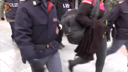 La Polizia arresta a Latina una donna tunisina per terrorismo item-thumbnail