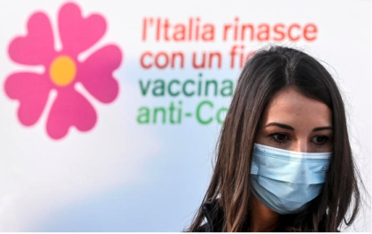 Vaccinati i primi tre italiani allo Spallanzani di Roma Vaccinati i primi tre italiani allo Spallanzani di Roma