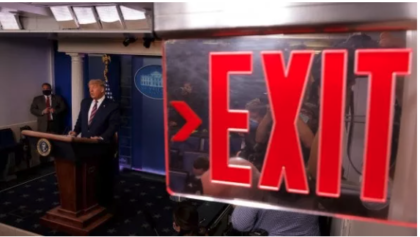 Trump concede la grazia a Bannon e un imprenditore italiano. item-thumbnail