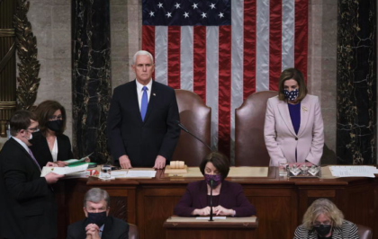 CONGRESSO USA PROCLAMA LA VITTORIA DI BIDEN. DONALD TRUMP ABBANDONATO ANCHE DAL SUO PARTITO RISCHIA LA RIMOZIONE item-thumbnail