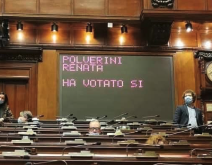 RENATA POLVERINI PRIMA LI DEFINIVA “ZECCHE”, ADESSO LI VOTA ! item-thumbnail
