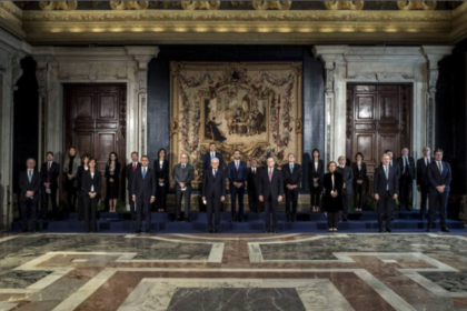 DIETRO LE QUINTE DEL GIURAMENTO DEL GOVERNO DRAGHI AL QUIRINALE DIETRO LE QUINTE DEL GIURAMENTO DEL GOVERNO DRAGHI AL QUIRINALE