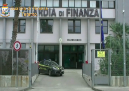 LA GUARDIA DI FINANZA SEQUESTRA A TARANTO DISPONIBILITA’ FINANZIARIE E BENI PER 2,2 MILIONI DI EURO item-thumbnail