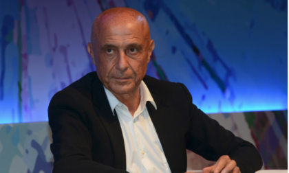 FUGA DALLA POLITICA: ANCHE MINNITI LASCIA IL PARLAMENTO FUGA DALLA POLITICA: ANCHE MINNITI LASCIA IL PARLAMENTO