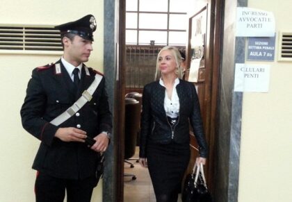 PROCESSO RUBY-TER. L’ “OLGETTINA” GIOVANNA RIGATO A PROCESSO PER TENTATA ESTORSIONE A SILVIO BERLUSCONI item-thumbnail