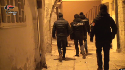 MAFIA, ESTORSIONI E DROGA A BARI: 26 ARRESTI DEI CLAN item-thumbnail