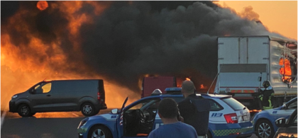 SPARI ED AUTO IN FIAMME. ASSALTO AD UN PORTAVALORI IN AUTOSTRADA TRA MODENA BOLOGNA item-thumbnail
