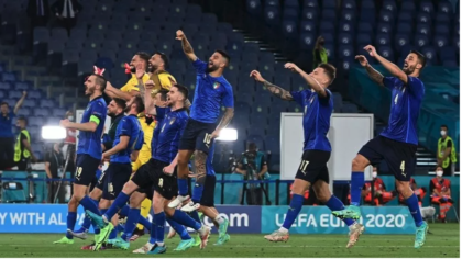 EUROPEI: L’ITALIA VOLA ED IL TIFO SUGLI SPALTI RITORNA EMOZIONANTE EUROPEI: L’ITALIA VOLA ED IL TIFO SUGLI SPALTI RITORNA EMOZIONANTE