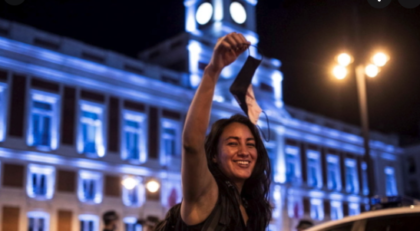 DA OGGI TUTTA L’ITALIA IN ZONA BIANCA. STOP ALL’OBBLIGO DELLA MASCHERINA ALL’APERTO DA OGGI TUTTA L’ITALIA IN ZONA BIANCA. STOP ALL’OBBLIGO DELLA MASCHERINA ALL’APERTO