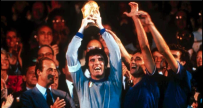 LA LETTERA AGLI AZZURRI DAI CAMPIONI DEL MONDIALE ’82 :”CI RIVEDIAMO IN VOI” LA LETTERA AGLI AZZURRI DAI CAMPIONI DEL MONDIALE ’82 :”CI RIVEDIAMO IN VOI”