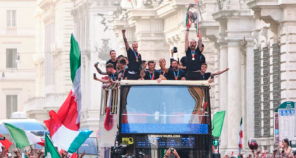 LA NAZIONALE E MATTEO BERRETTINI RICEVUTI AL QUIRINALE E PALAZZO CHIGI. POI LA FESTA PER LE STRADE DI ROMA LA NAZIONALE E MATTEO BERRETTINI RICEVUTI AL QUIRINALE E PALAZZO CHIGI. POI LA FESTA PER LE STRADE DI ROMA