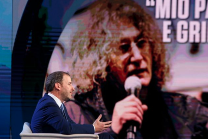 DEDICA DI DAVIDE CASALEGGIO A SUO PADRE: “HO PROTETTO IL TUO PROGETTO NEI MODI IN CUI HO POTUTO” DEDICA DI DAVIDE CASALEGGIO A SUO PADRE: “HO PROTETTO IL TUO PROGETTO NEI MODI IN CUI HO POTUTO”