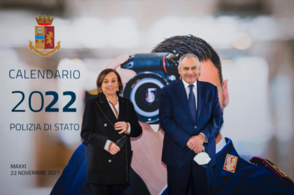IL CALENDARIO DELLA POLIZIA DI STATO CON LE IMMAGINI DEI SUOI UOMINI E DONNE IL CALENDARIO DELLA POLIZIA DI STATO CON LE IMMAGINI DEI SUOI UOMINI E DONNE