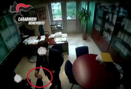 BLITZ DEI CARABINIERI A BENEVENTO. ARRESTATO IL PRESIDENTE DELLA PROVINCIA ANTONIO DI MARIA BLITZ DEI CARABINIERI A BENEVENTO. ARRESTATO IL PRESIDENTE DELLA PROVINCIA ANTONIO DI MARIA